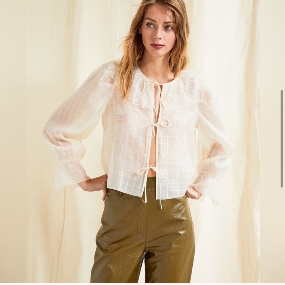 NEW Aritzia Le Fou Wilfred Foxtrot Shiny Tie Front Lace Collar Cropped Blouse.